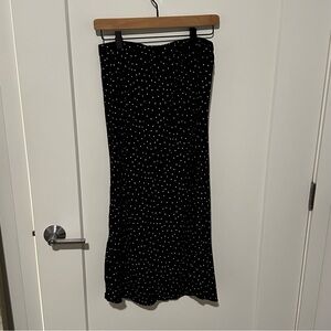 CLOSET CLEANOUT OFFERS WELCOME 🤗 Black polka dot midi skirt